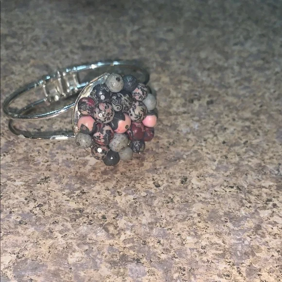 Red and Pink Beaded Bracelet - Picture 2 of 4